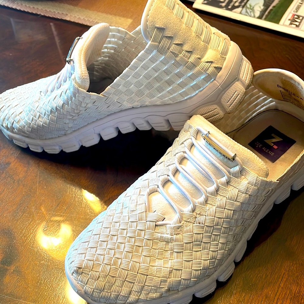 Casual White slip on breathable shoes
